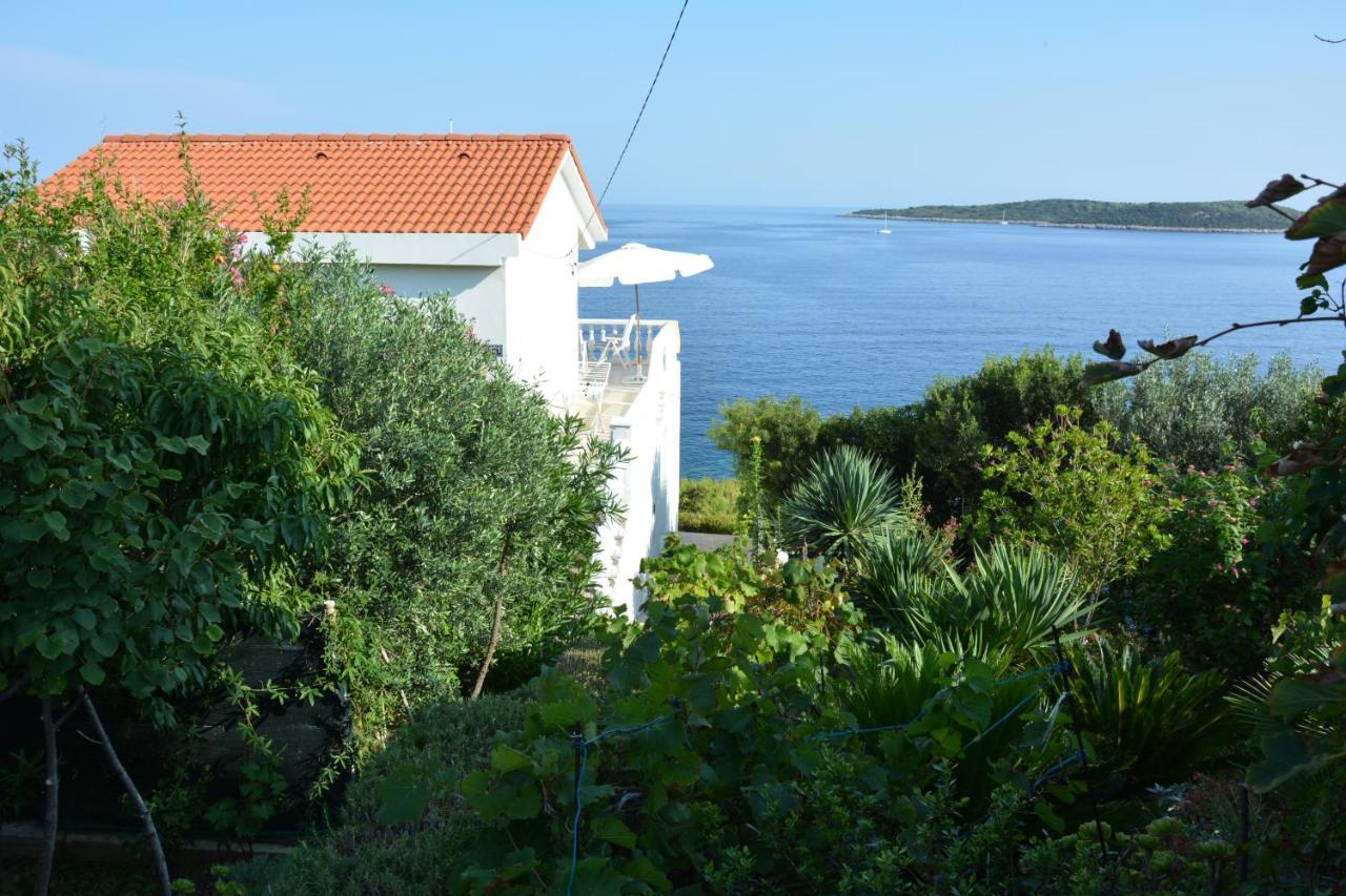 Apartments By The Sea Milna, Vis - 8944 *